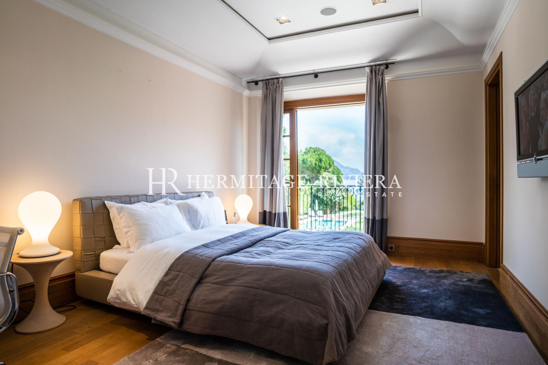 Exclusive waterfront property - Pool - Sea views (image 22)