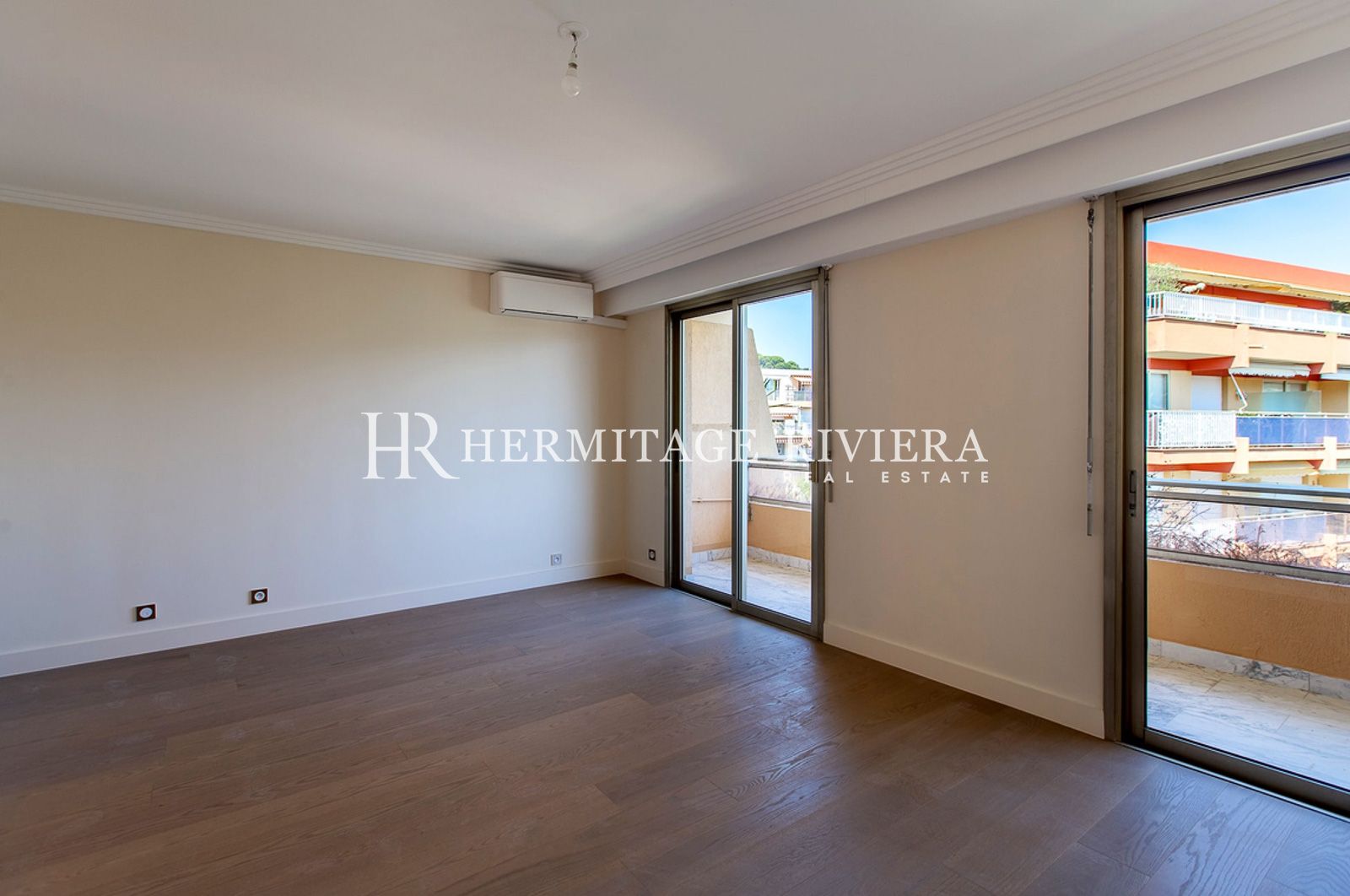 Penthouse in Nice Cimiez 3 bedroom - Roof terrace - Pool  (image 7)