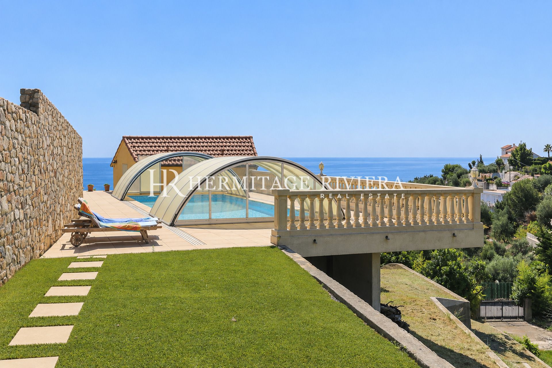 Villa à Menton Garavan Villa avec piscine et panorama à 360° - vues spectaculaires (image 14)