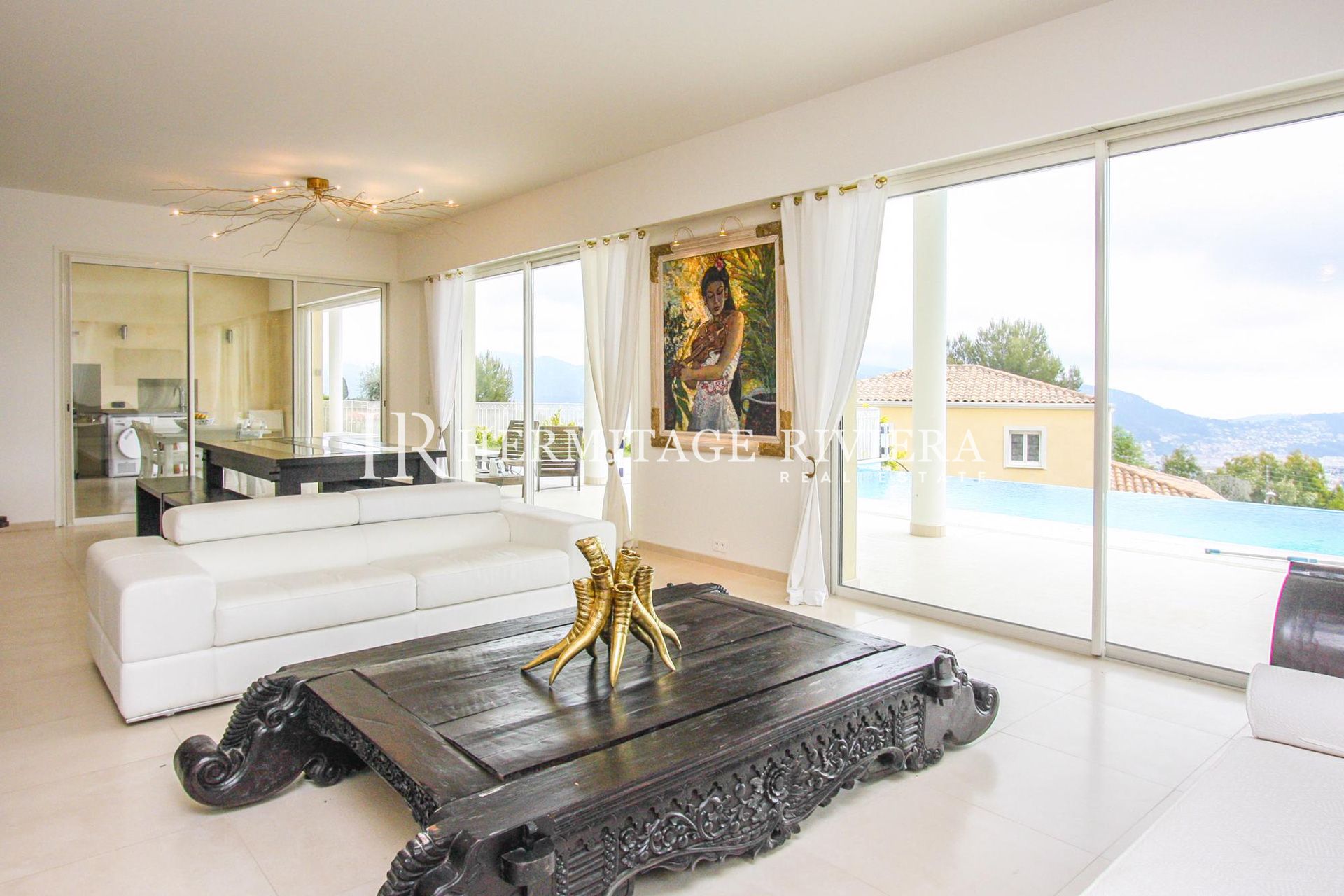 Villa moderna - Proprietà chiusa - Vista mare (immagine 5)