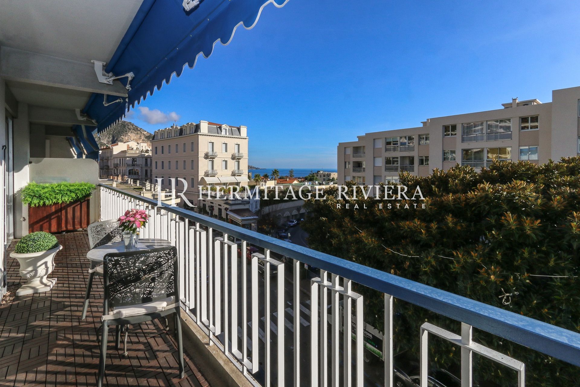 令人惊艳的翻新公寓,坐拥海景 (图片 12)