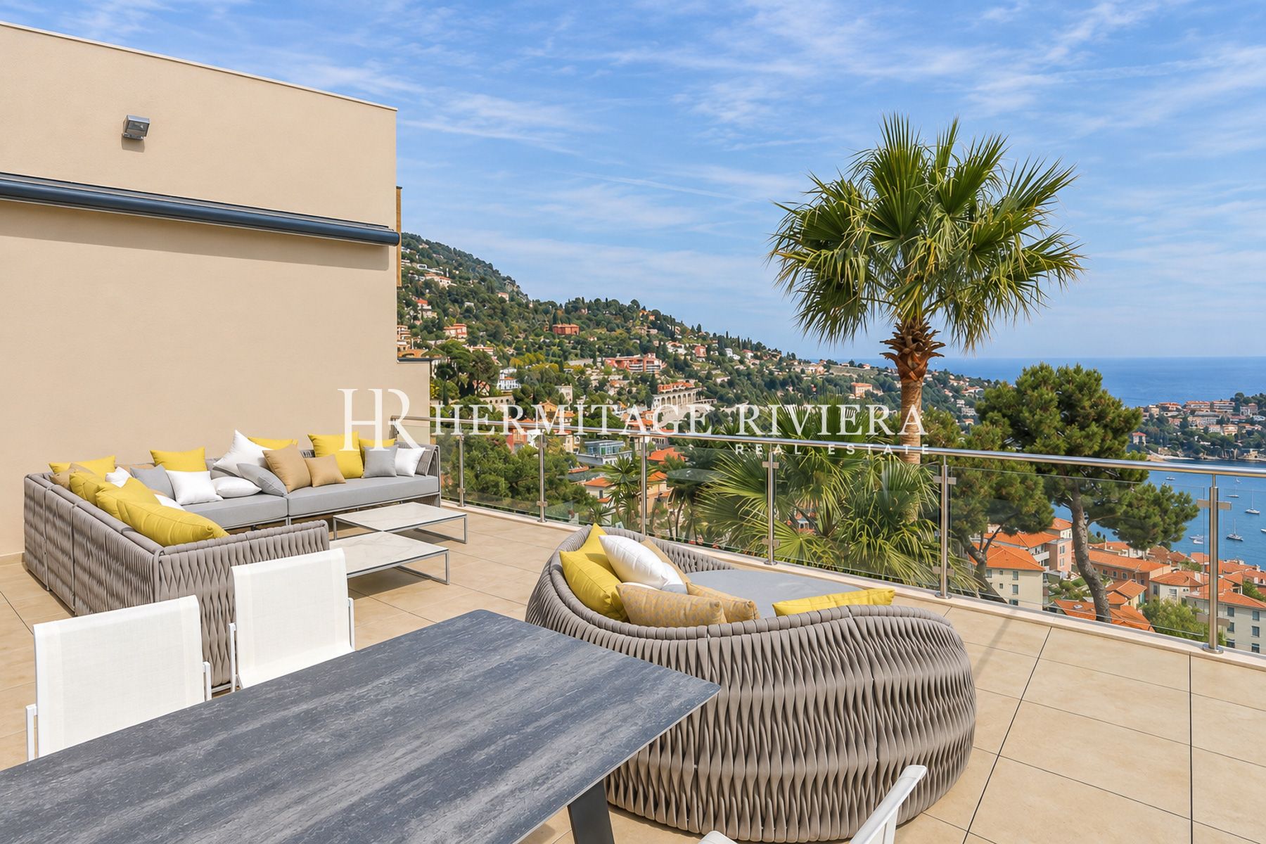 Villa in Villefranche-sur-Mer Contemporary villa with bay views (image 10)