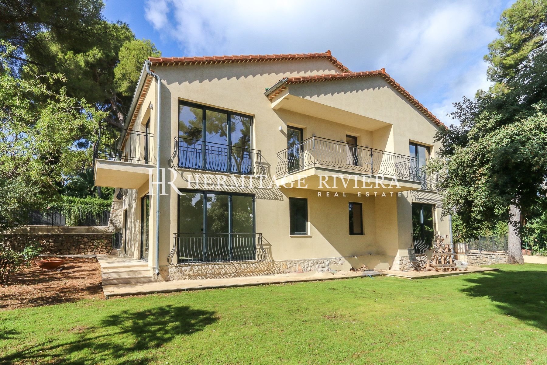 Renovert villa - Basseng - Hage - Havutsikt (bilde 1)