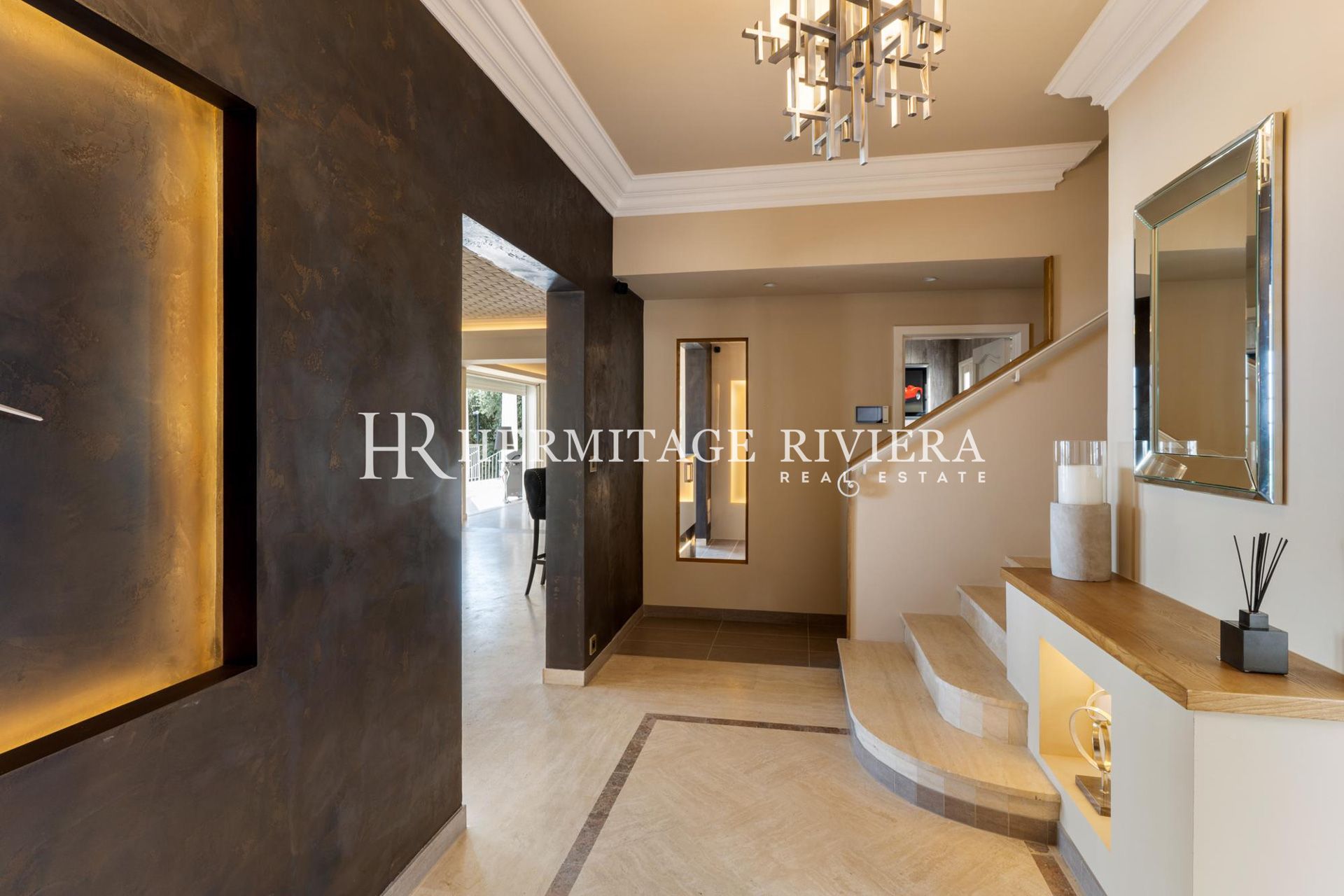 Stunning luxury property with helipad and pool (image 28)