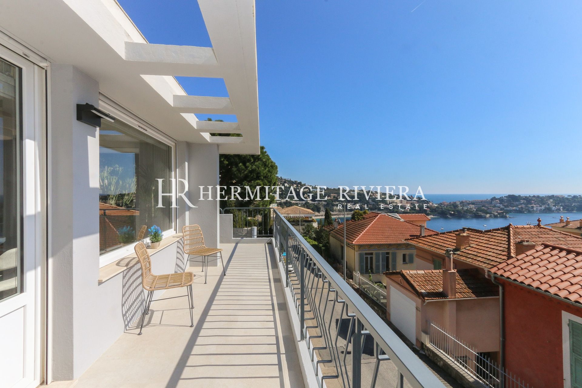 Renovated - Top floor apartment - Sea view -Terrace (image 2)