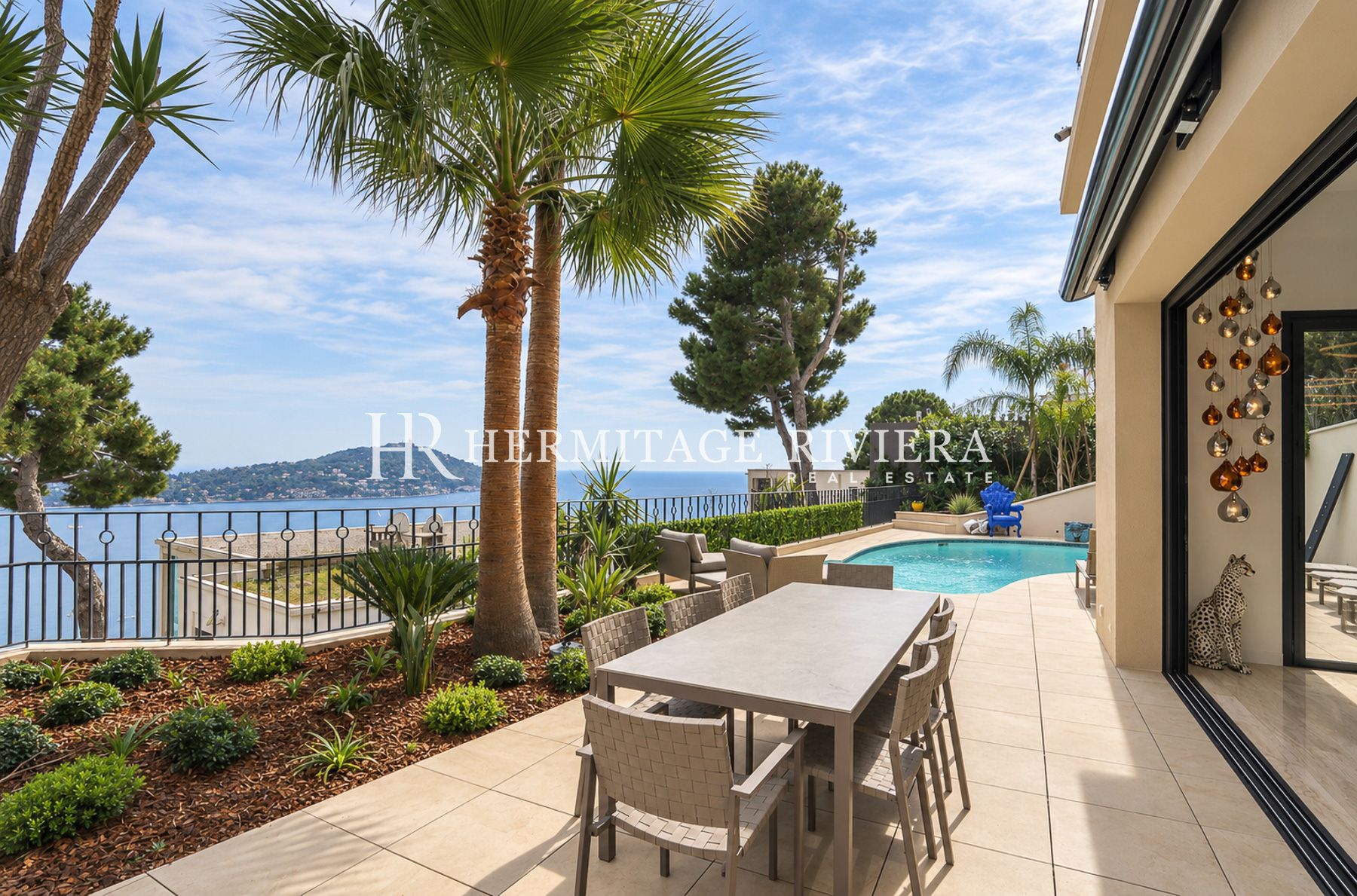Villa in Villefranche-sur-Mer Contemporary villa with bay views (image 3)
