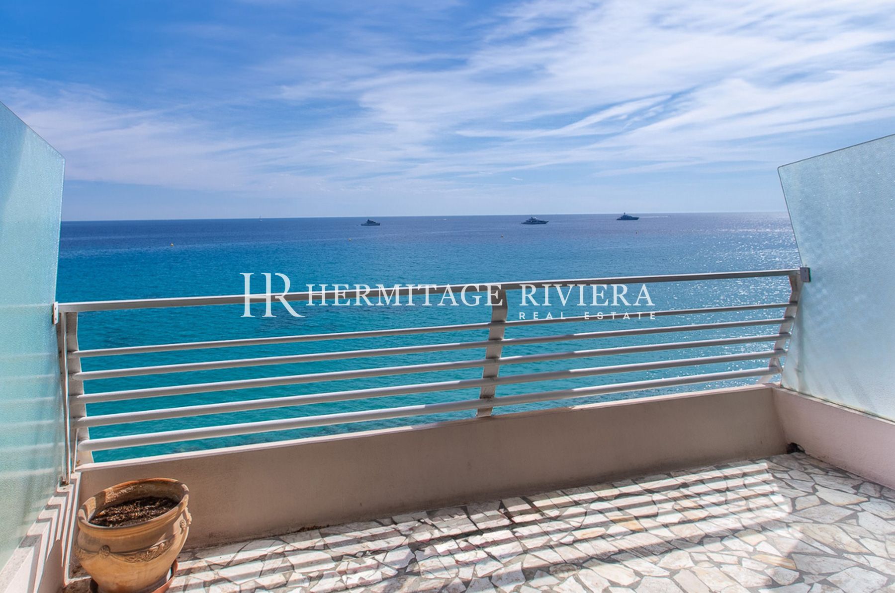 Apartment in Menton 3-bedroom apartment - Sea front - Terrasse - Sea view (image 2)