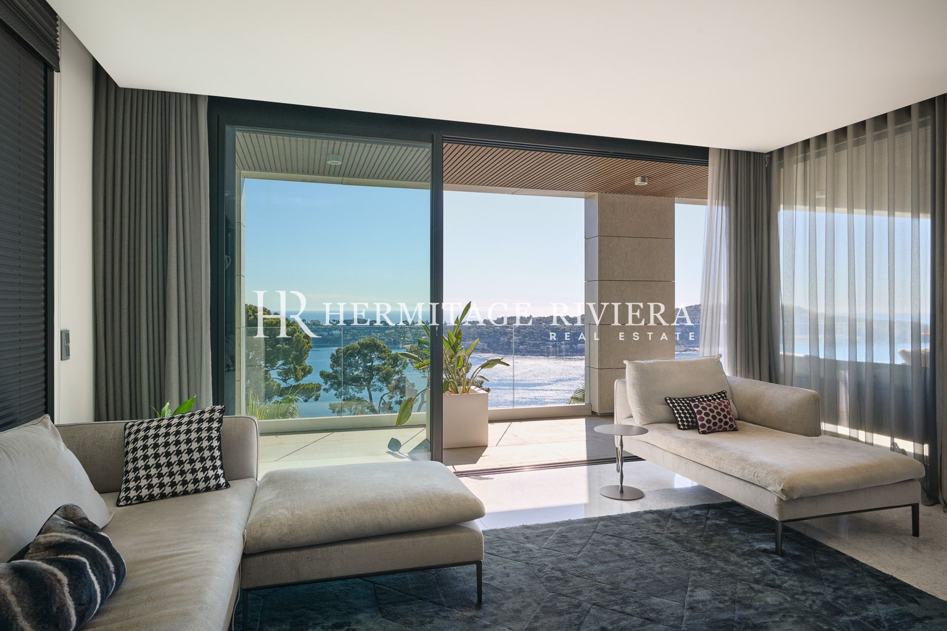 Exceptional contemporary villa panoramic views over the bay of Villefranche (image 13)