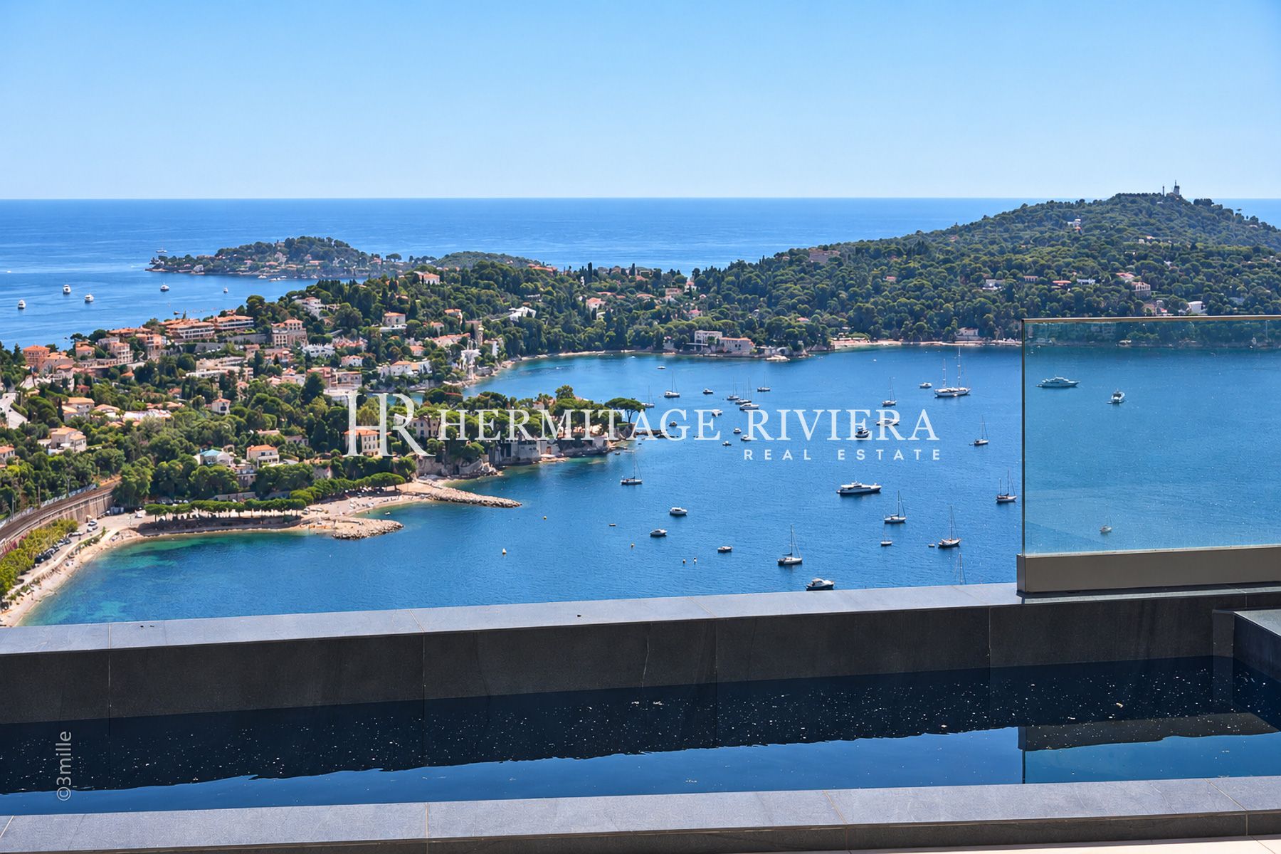 Villa in Villefranche-sur-Mer Modern property - Overlooking the Bay of Villefranche - Pool  (image 7)