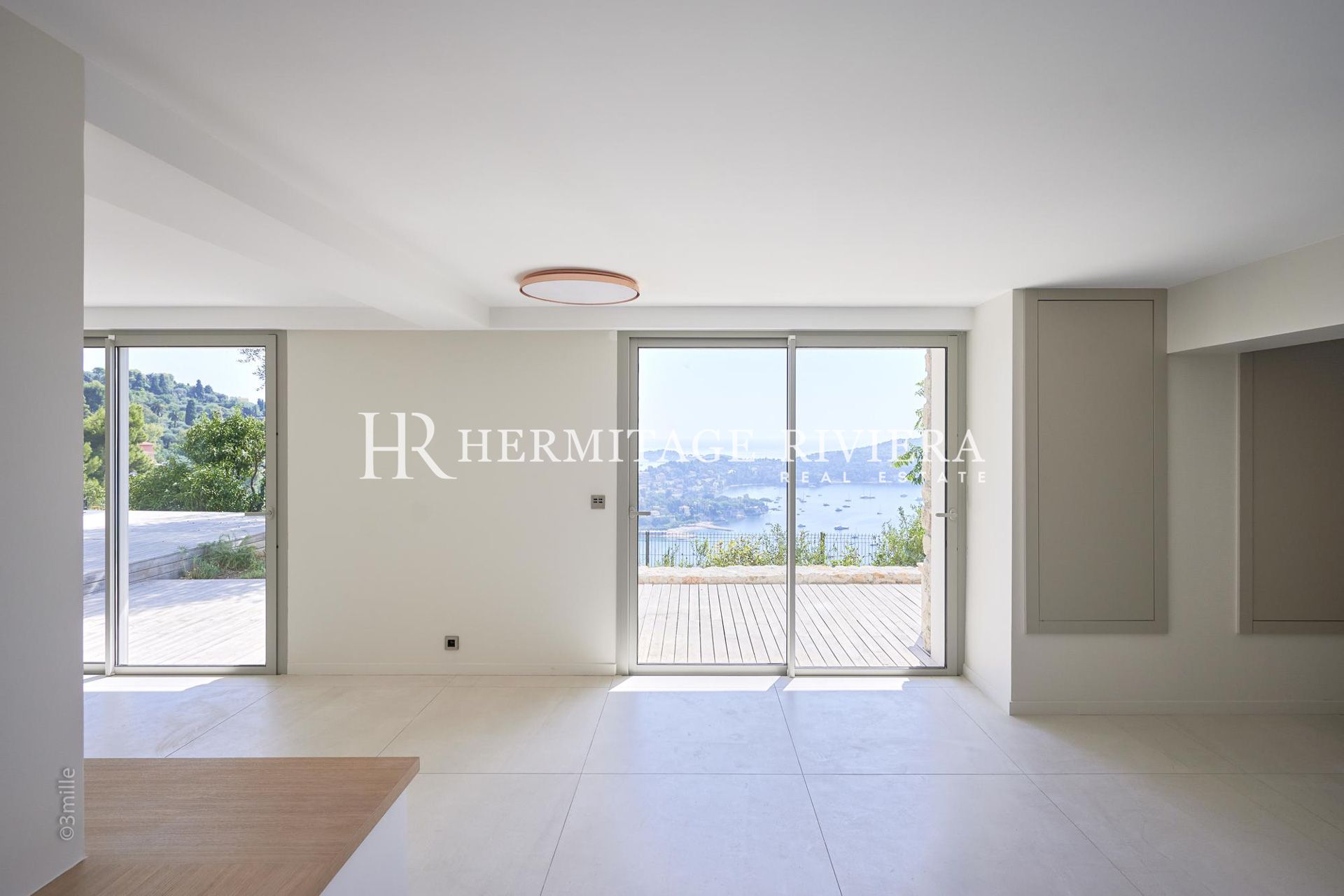 Modern property - Overlooking the Bay of Villefranche - Pool  (image 29)