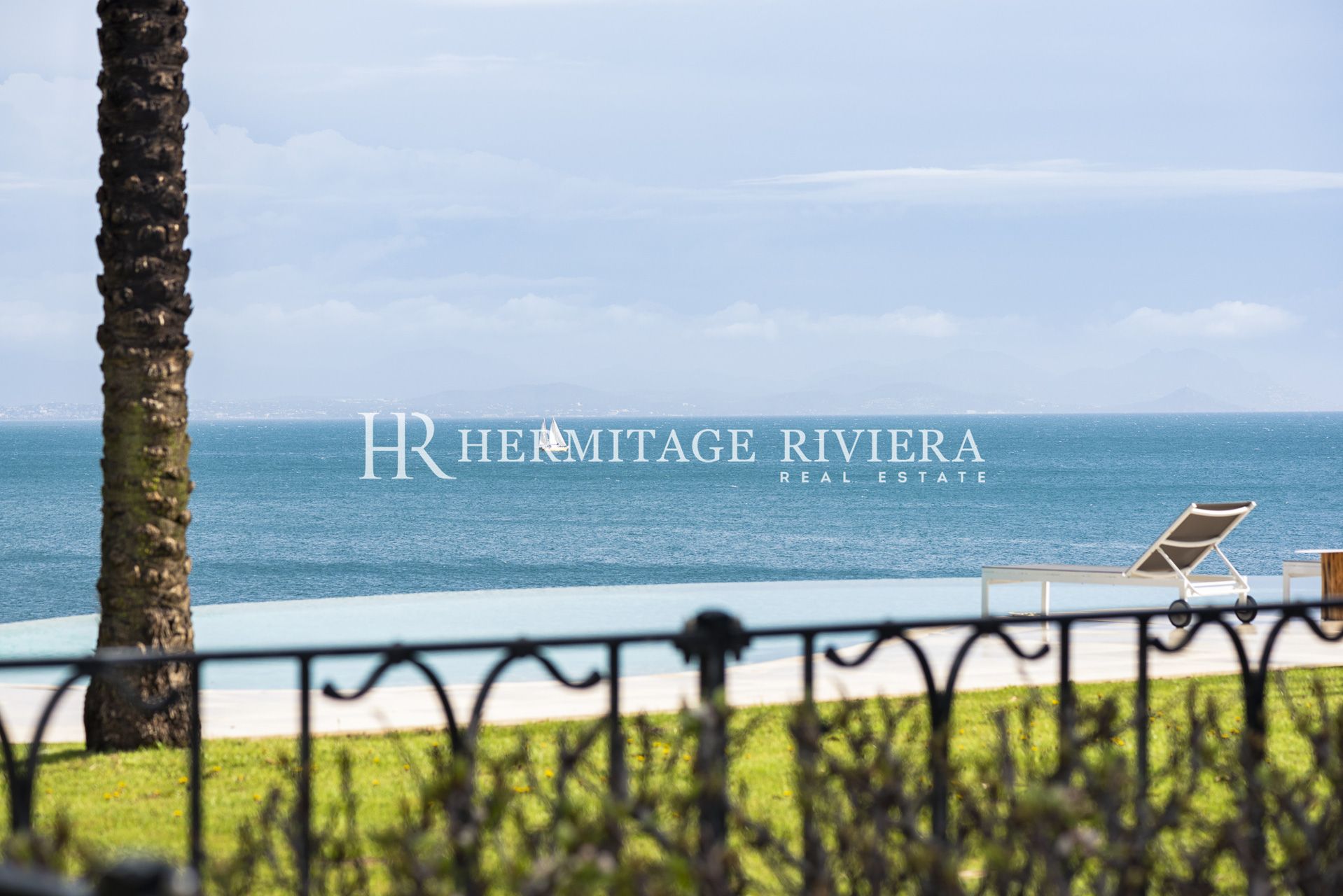 Fronte mare - Accesso diretto al mare - Piscina - Tenuta chiusa (immagine 2)