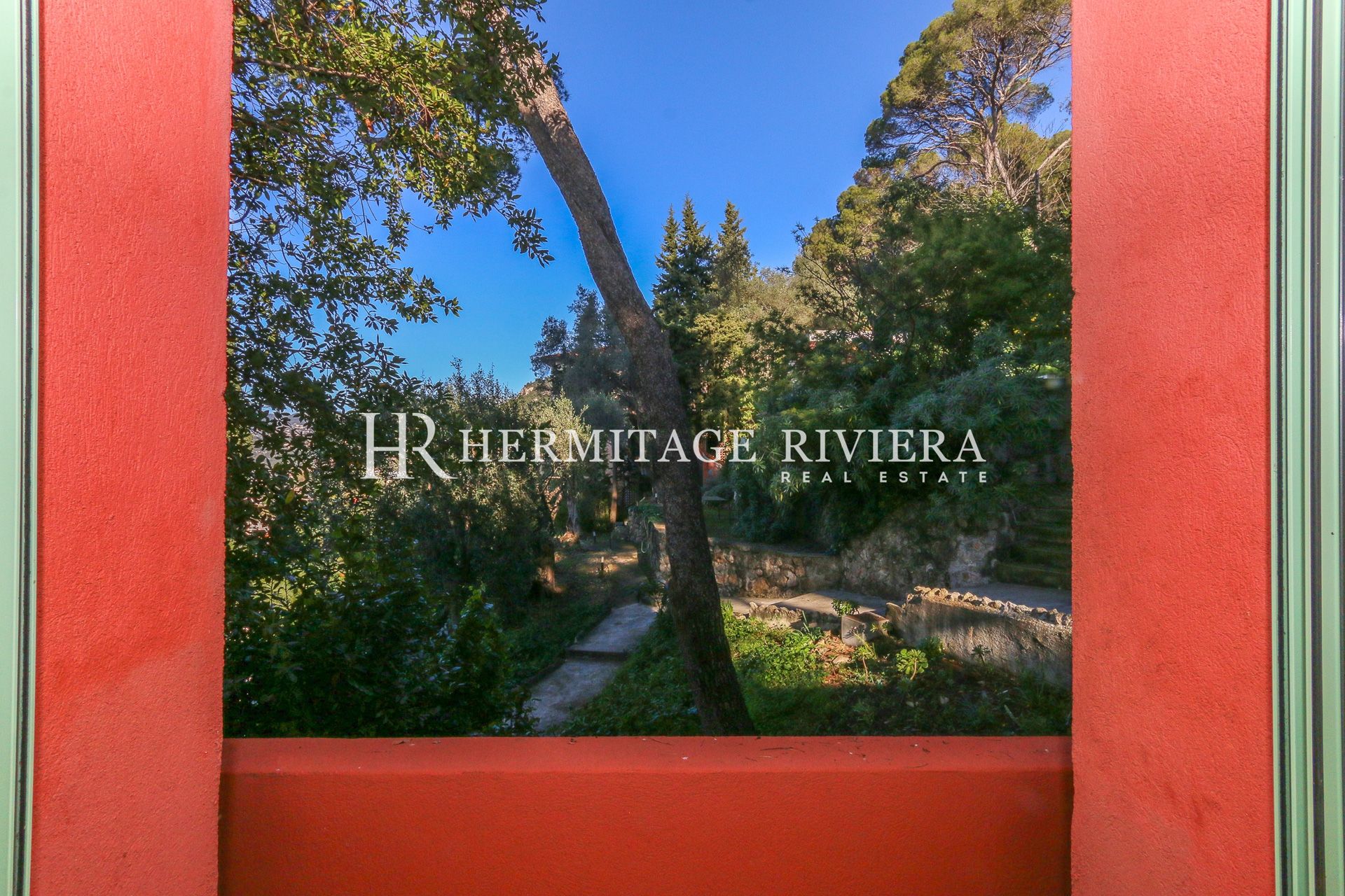 Two bedroom apartment - Roof terrace - View sea and port (image 15)