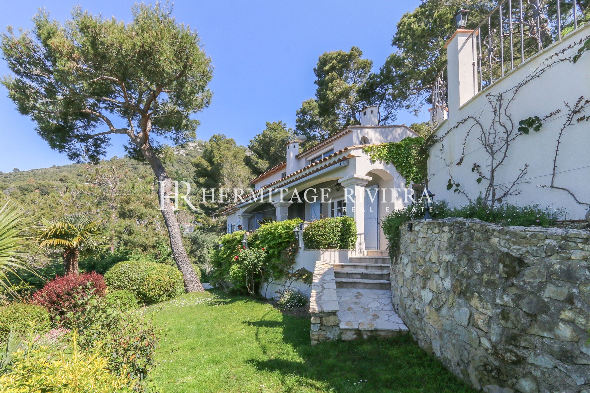 Villa ristrutturata - Vista sul paese - Piscina (immagine 32)