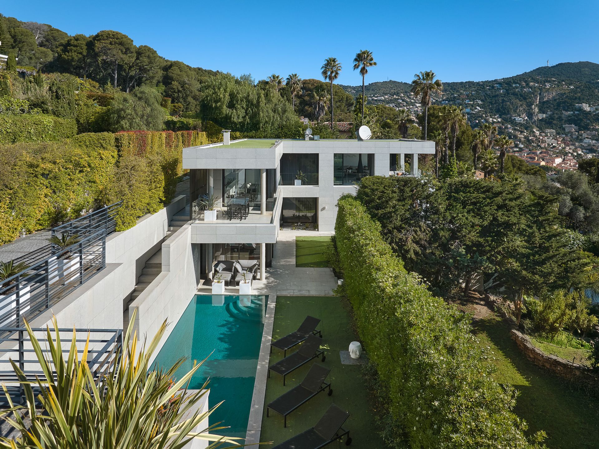 Exceptional contemporary villa panoramic views over the bay of Villefranche