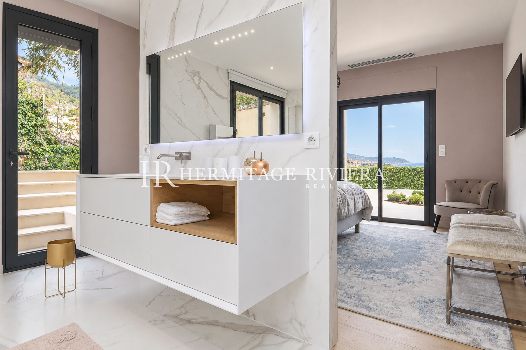 Villa in Villefranche-sur-Mer Contemporary villa with bay views (image 12)
