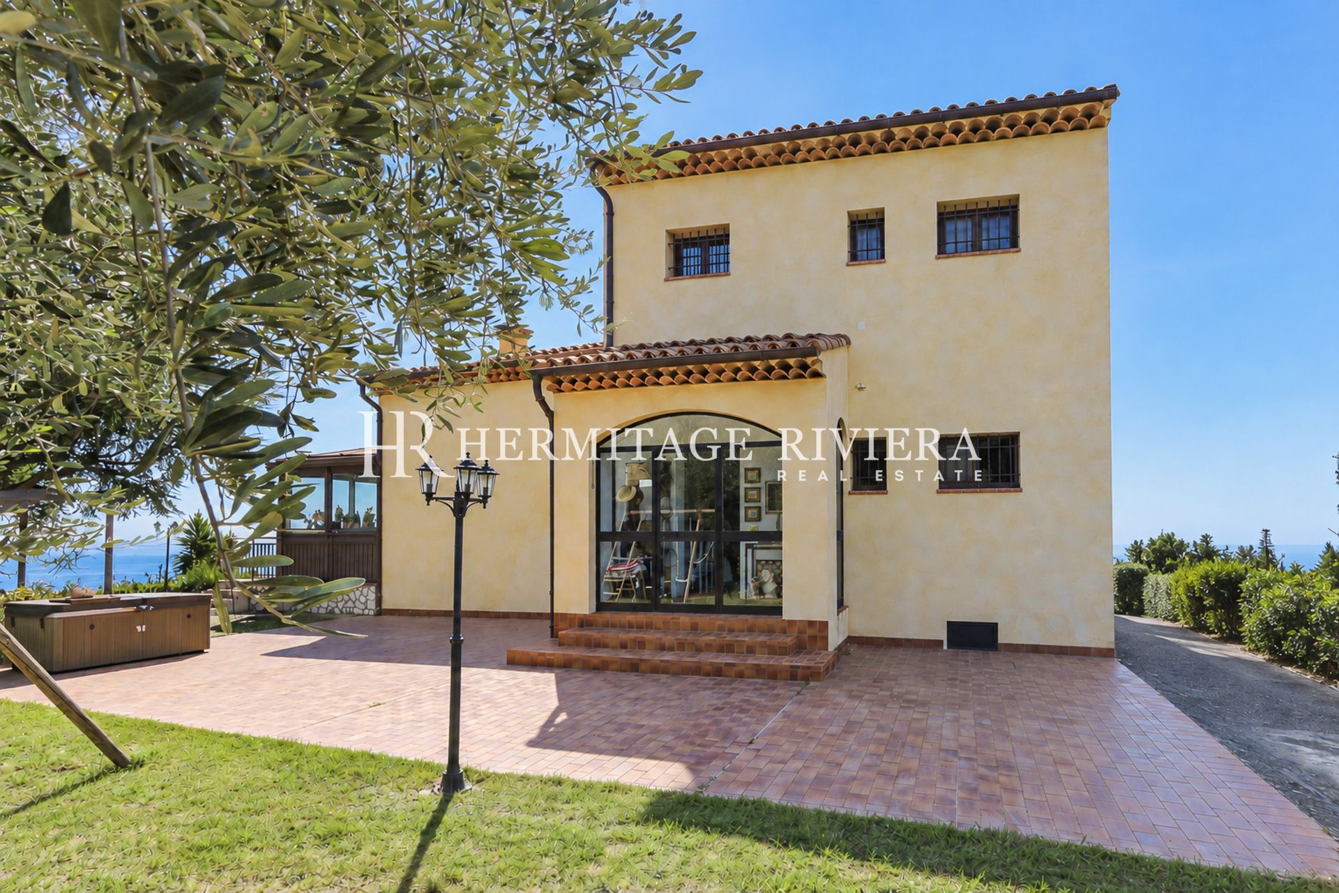 Villa à Menton Garavan Villa avec piscine et panorama à 360° - vues spectaculaires (image 16)