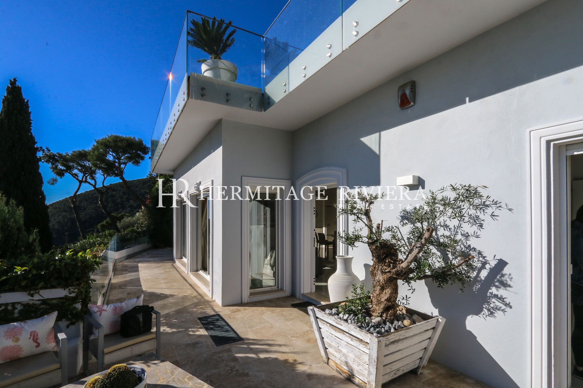 Contemporary villa - Sea view - Pool - Garage  (image 7)