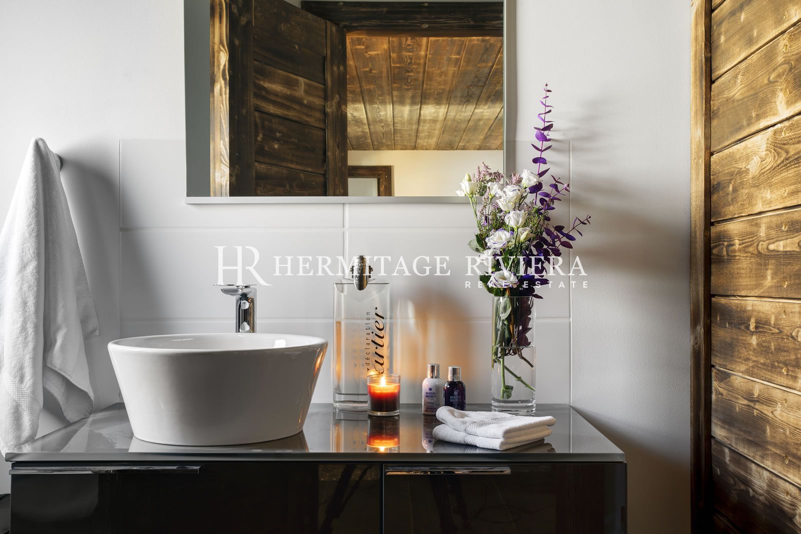 Luxury chalet by the slopes (image 9)