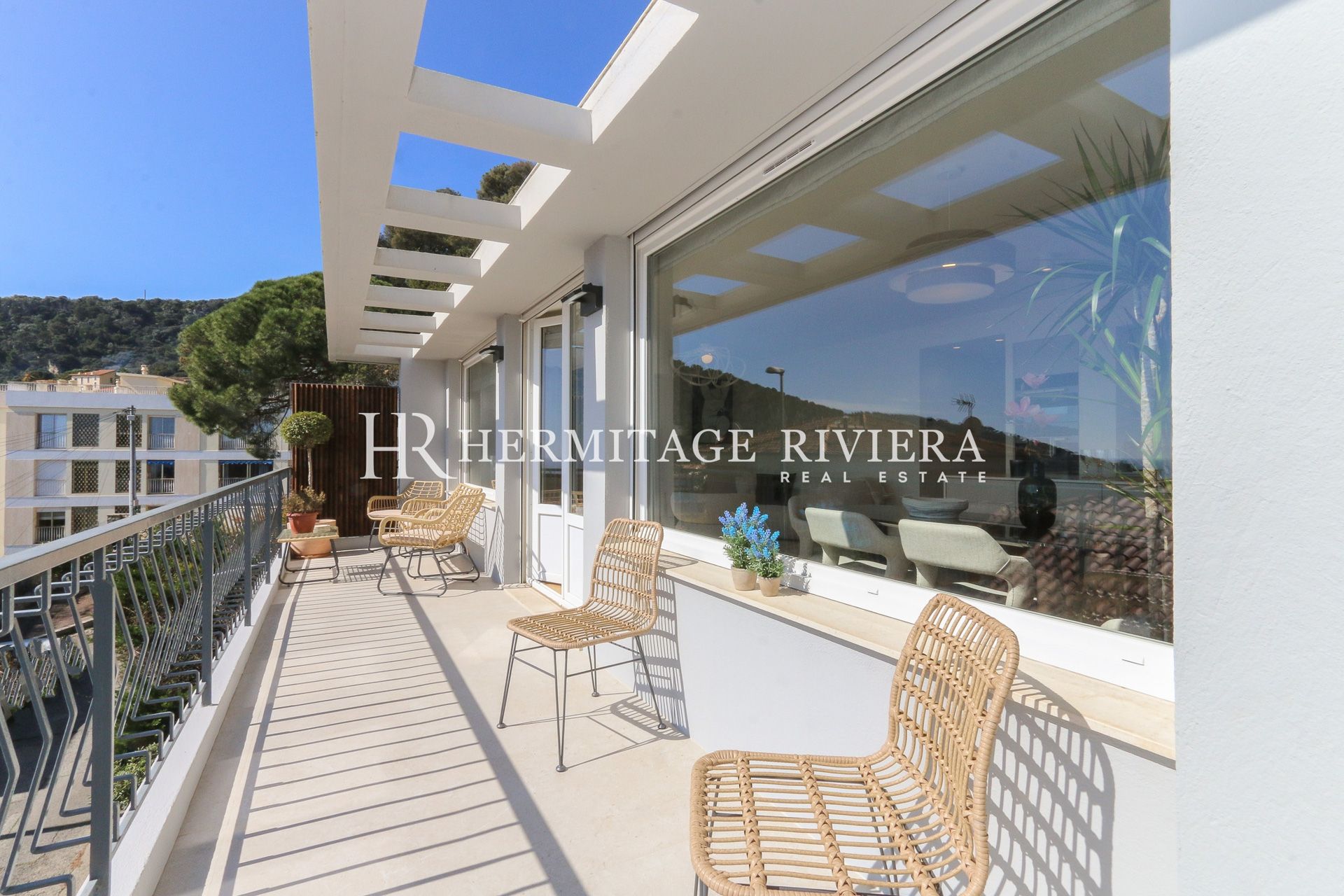 Renovated - Top floor apartment - Sea view -Terrace (image 3)