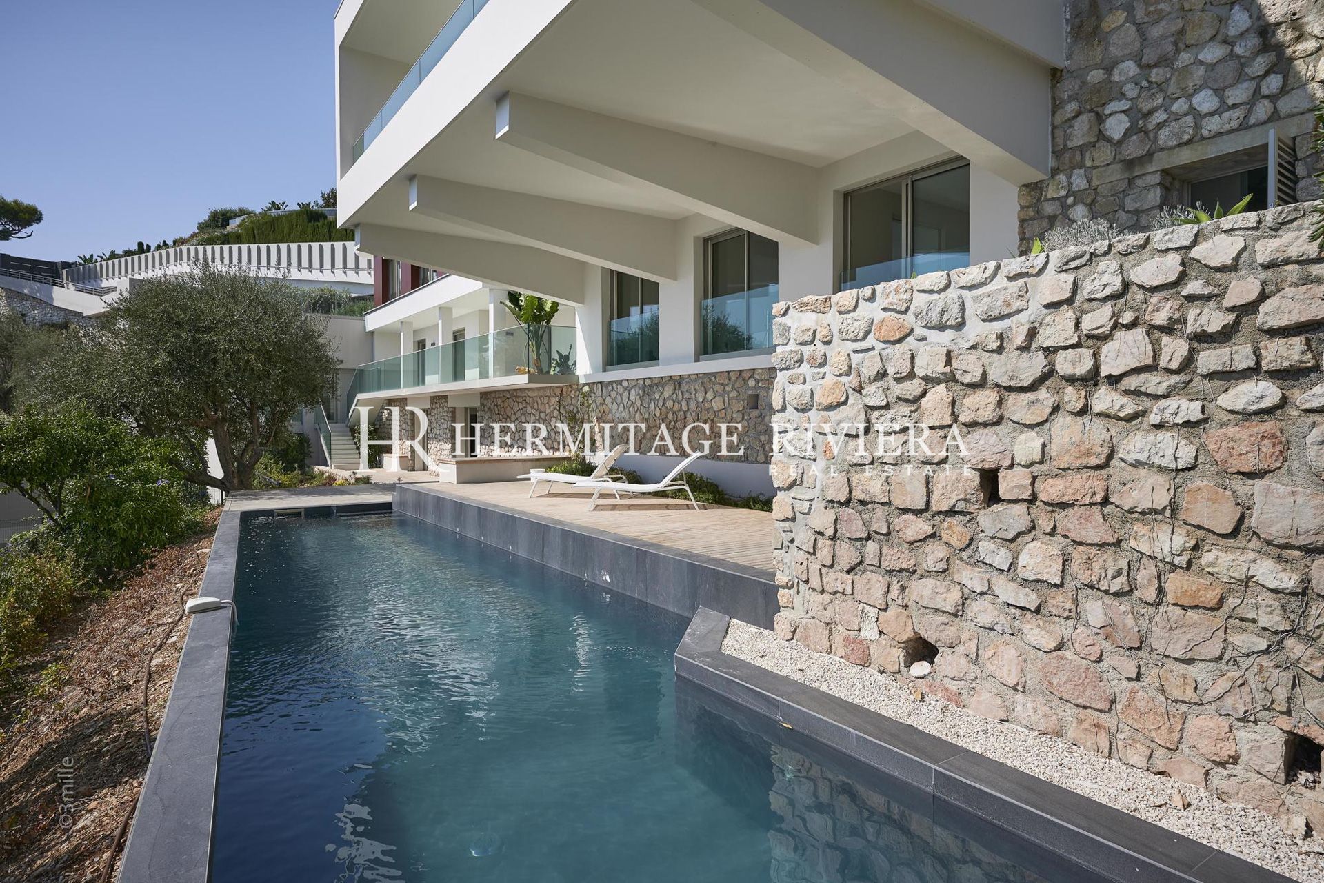 Modern property - Overlooking the Bay of Villefranche - Pool  (image 6)
