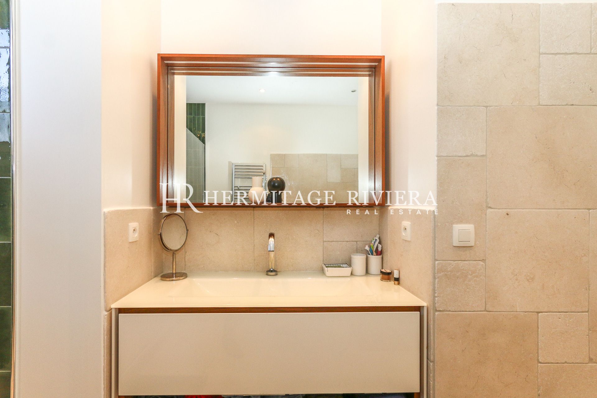 Two bedroom apartment - Roof terrace - View sea and port (image 17)
