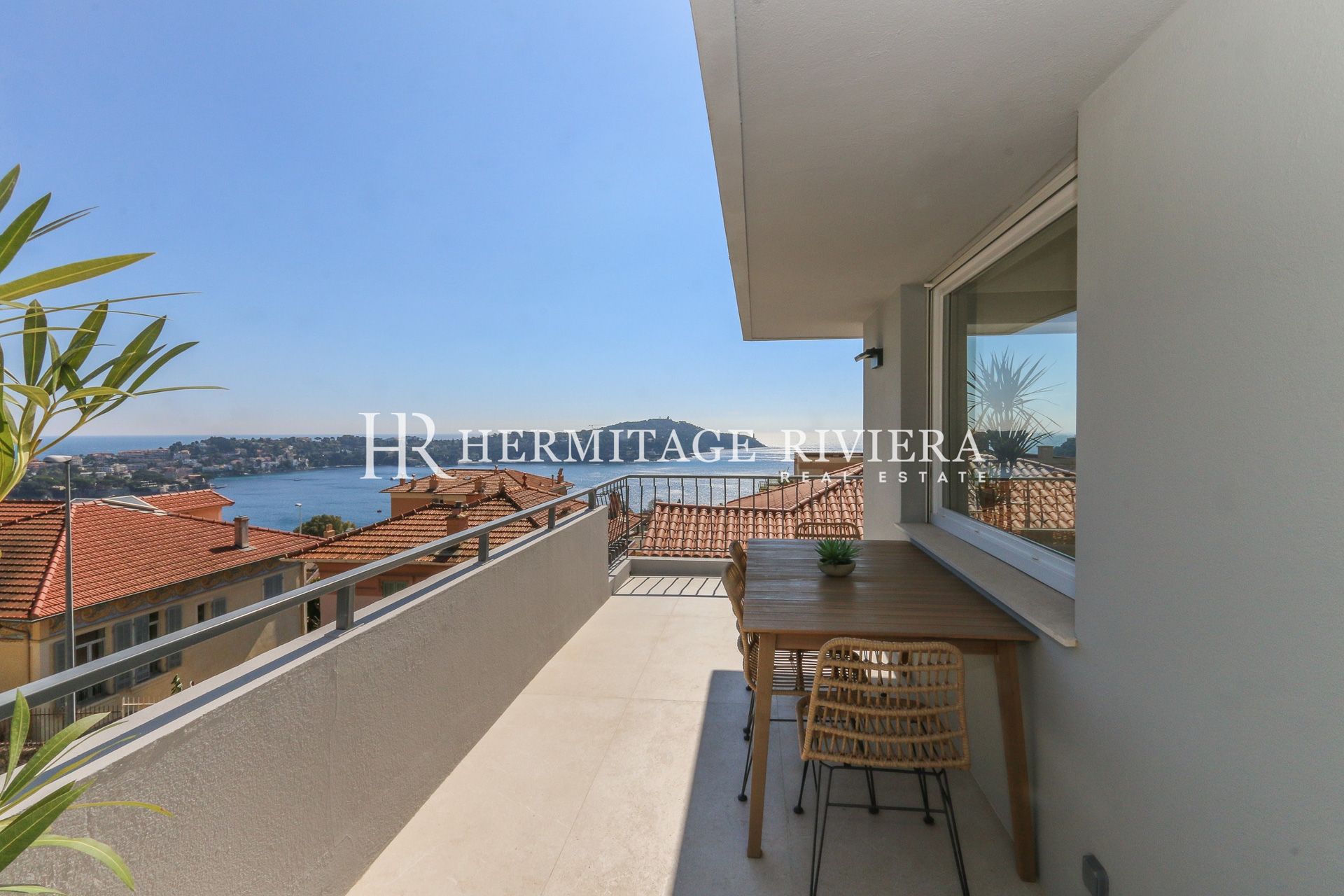 Renovated - Top floor apartment - Sea view -Terrace (image 4)