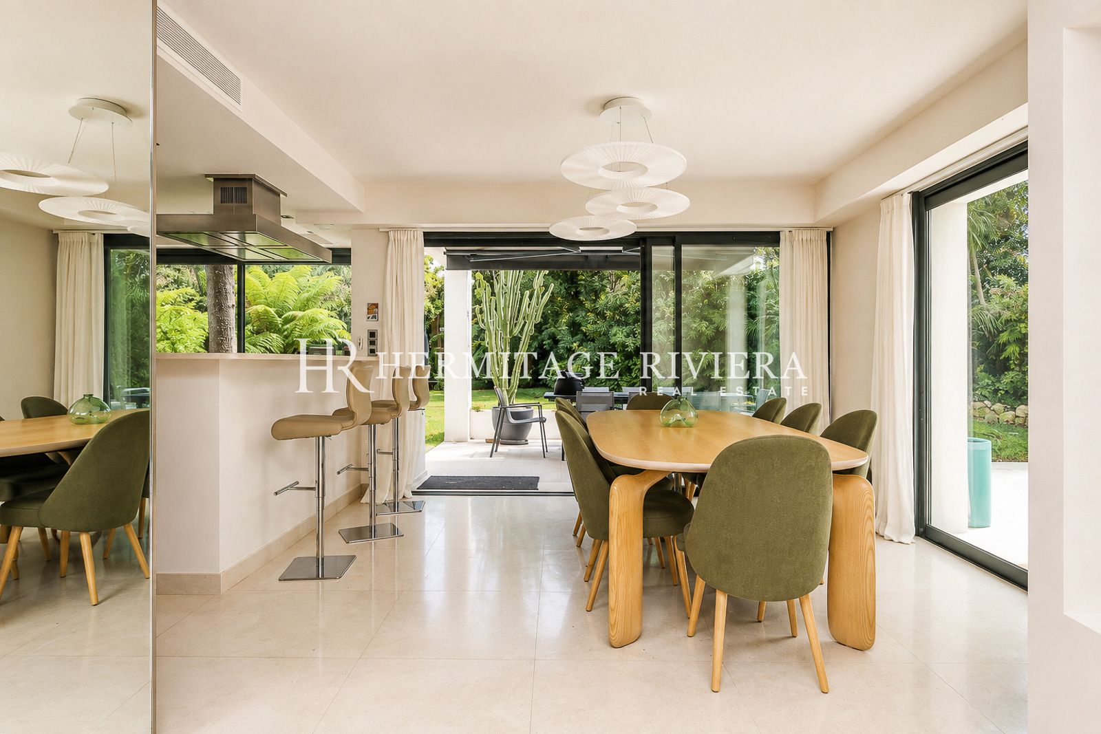 Dining room of modern property for rental Cap-Ferrat, close to Passable beach