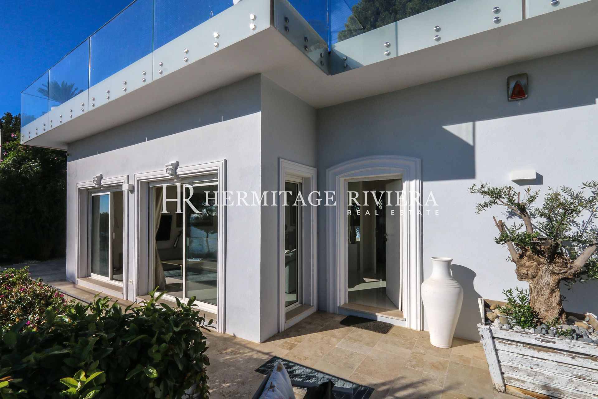 Contemporary villa - Sea view - Pool - Garage  (image 6)